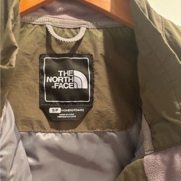 The North Face women’s  Military Green Field Jacket lightweight small neutral - Picture 4 of 11